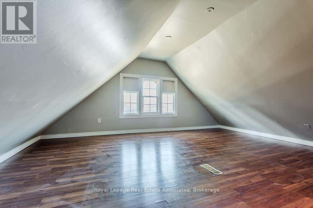 Hamilton (Gibson) — Hamilton (Gibson) - Photo 3 of 17