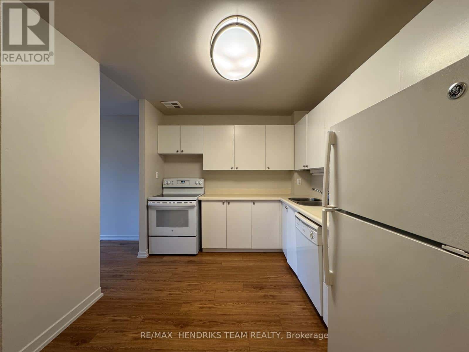 302 - 128 ST AUGUSTINE DRIVE — St. Catharines (Secord Woods) - Photo 2 of 21