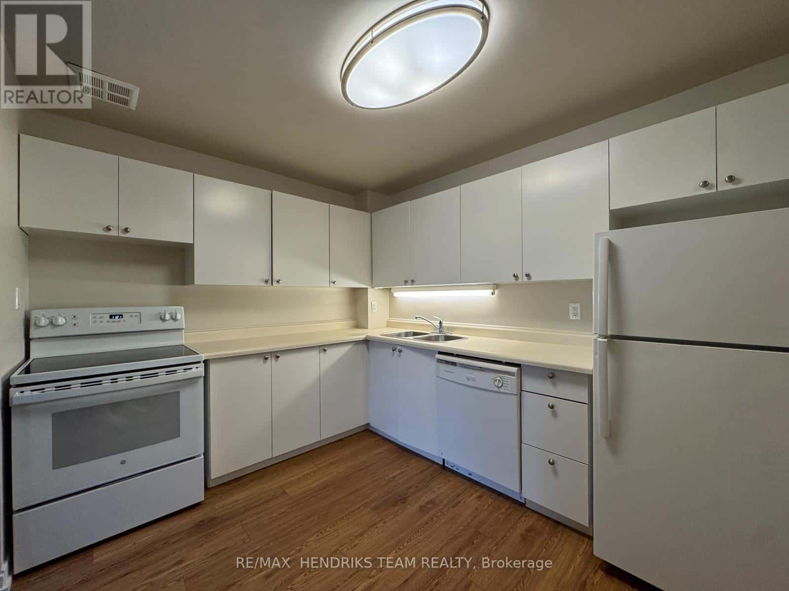 302 - 128 ST AUGUSTINE DRIVE — St. Catharines (Secord Woods) - Photo 3 of 21