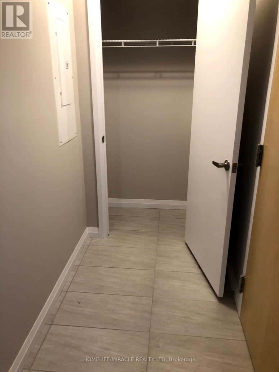 Kitchener — Kitchener - Photo 4 of 40