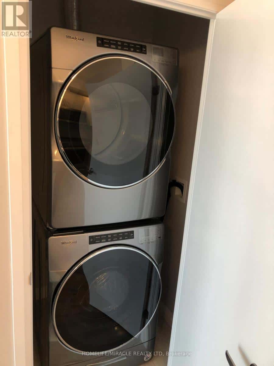 Kitchener — Kitchener - Photo 2 of 40