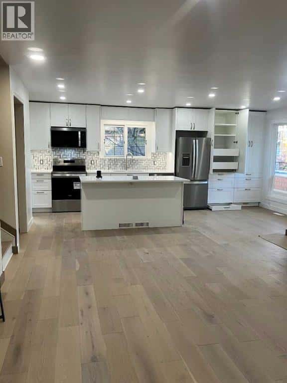 505 7 Street SE — High River, Alberta - Photo 3 of 35