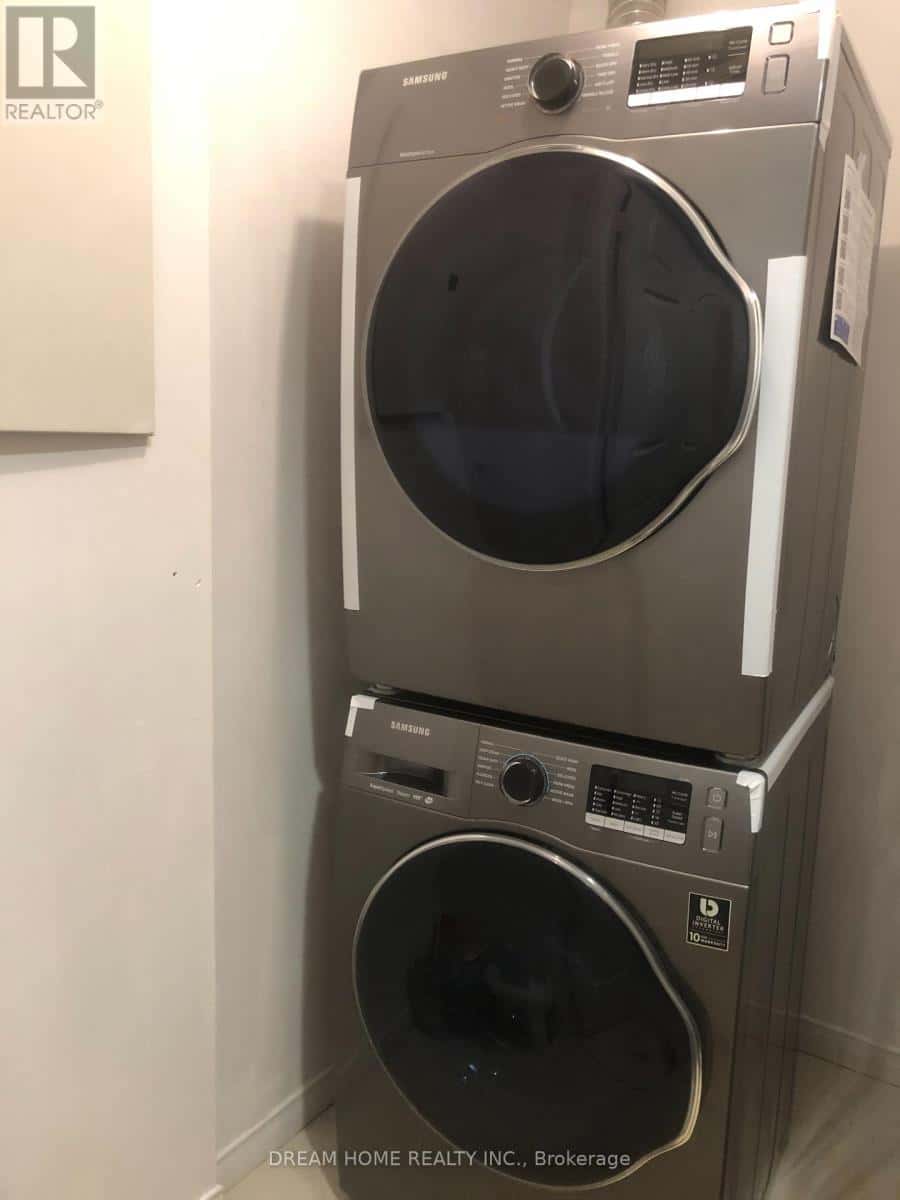 Toronto (Newtonbrook East) — Toronto (Newtonbrook East) - Photo 4 of 12