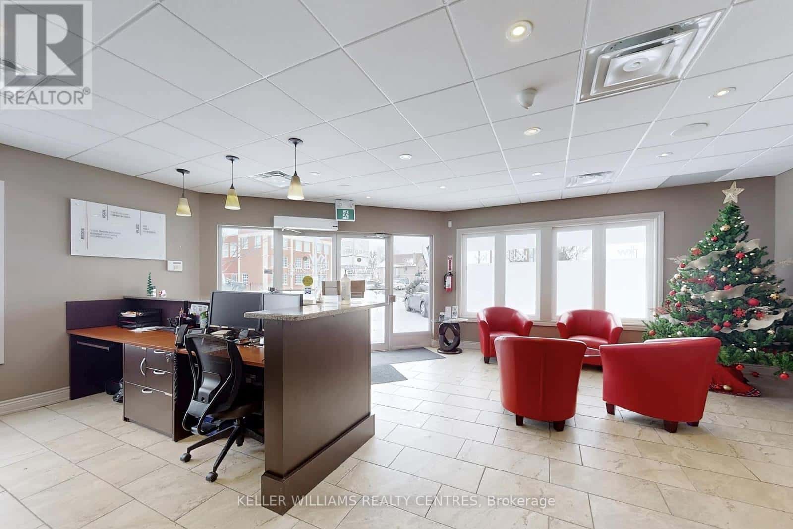 1C - 117 WELLINGTON STREET E — Aurora (Aurora Village) - Photo 2 of 17