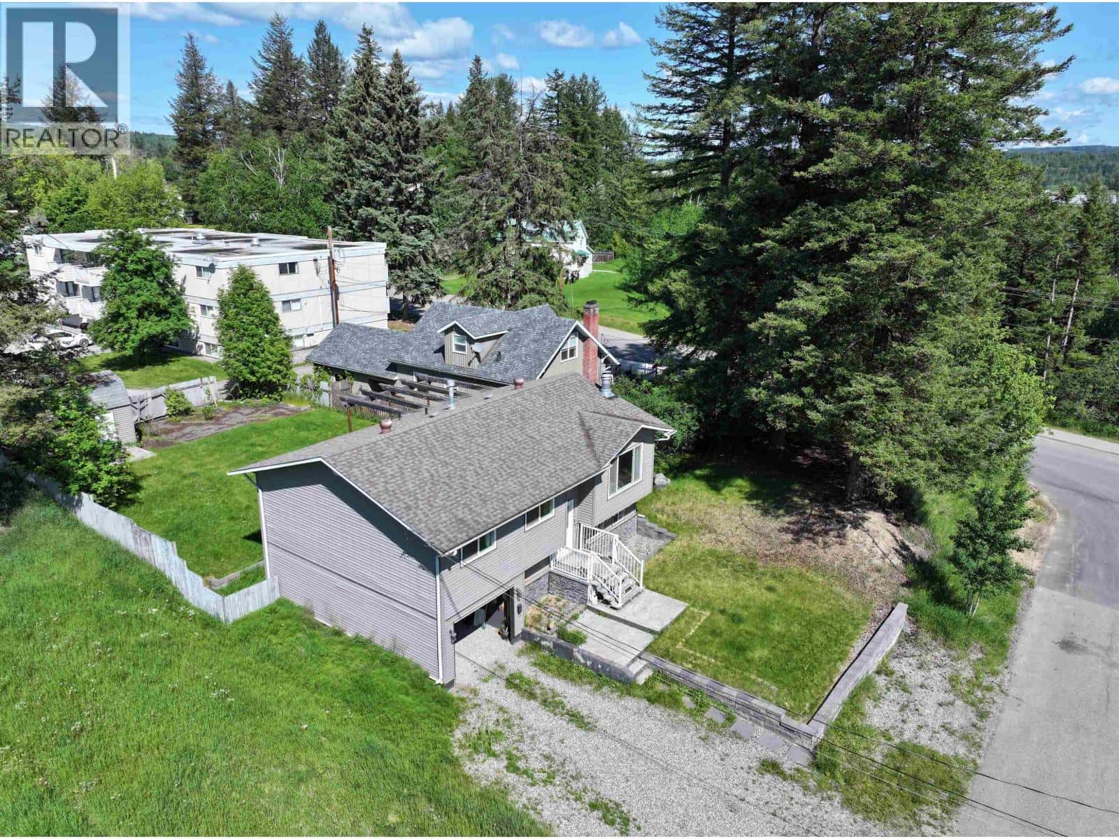 679 JONES STREET — Quesnel, British Columbia - Photo 4 of 34