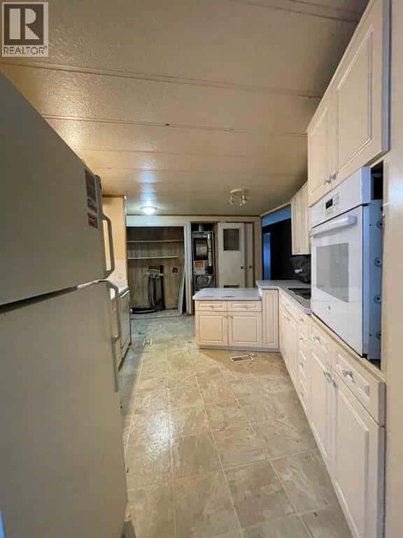 9902 106A Street — High Level, Alberta - Photo 4 of 13