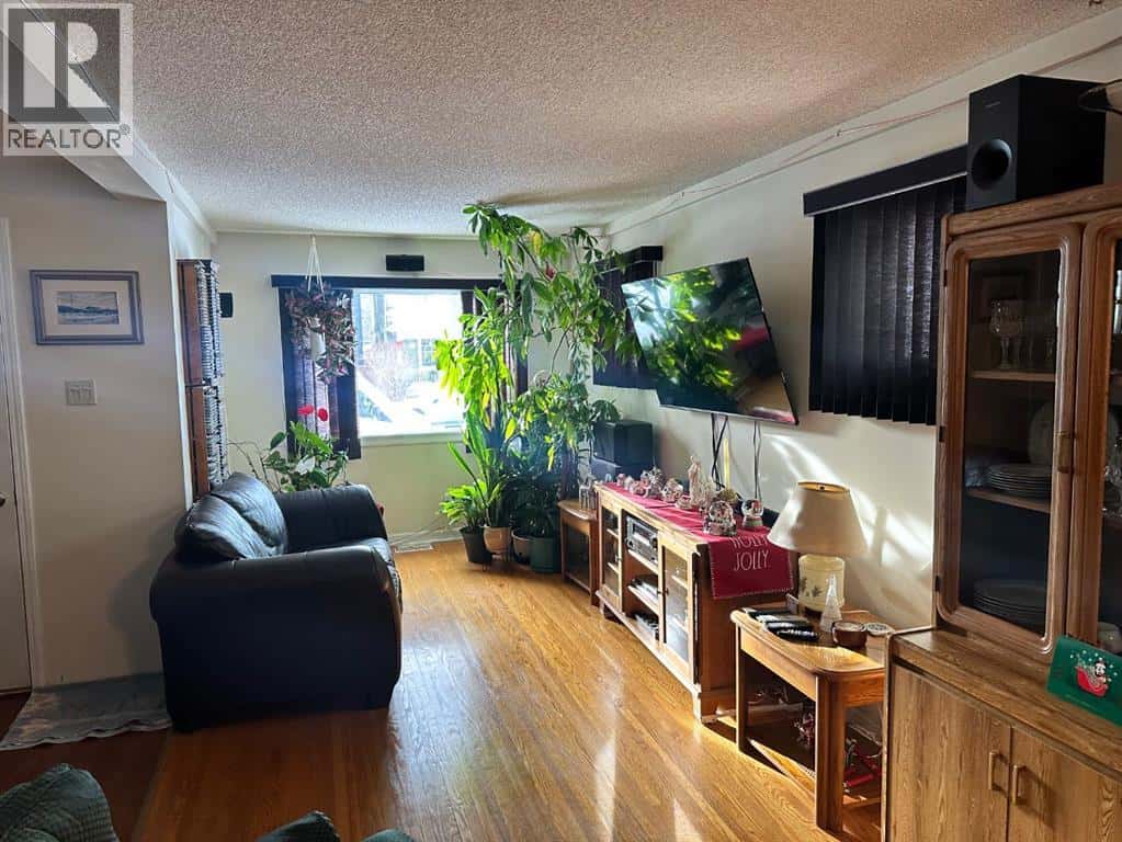 334 3 Avenue NE — Calgary - Photo 2 of 50