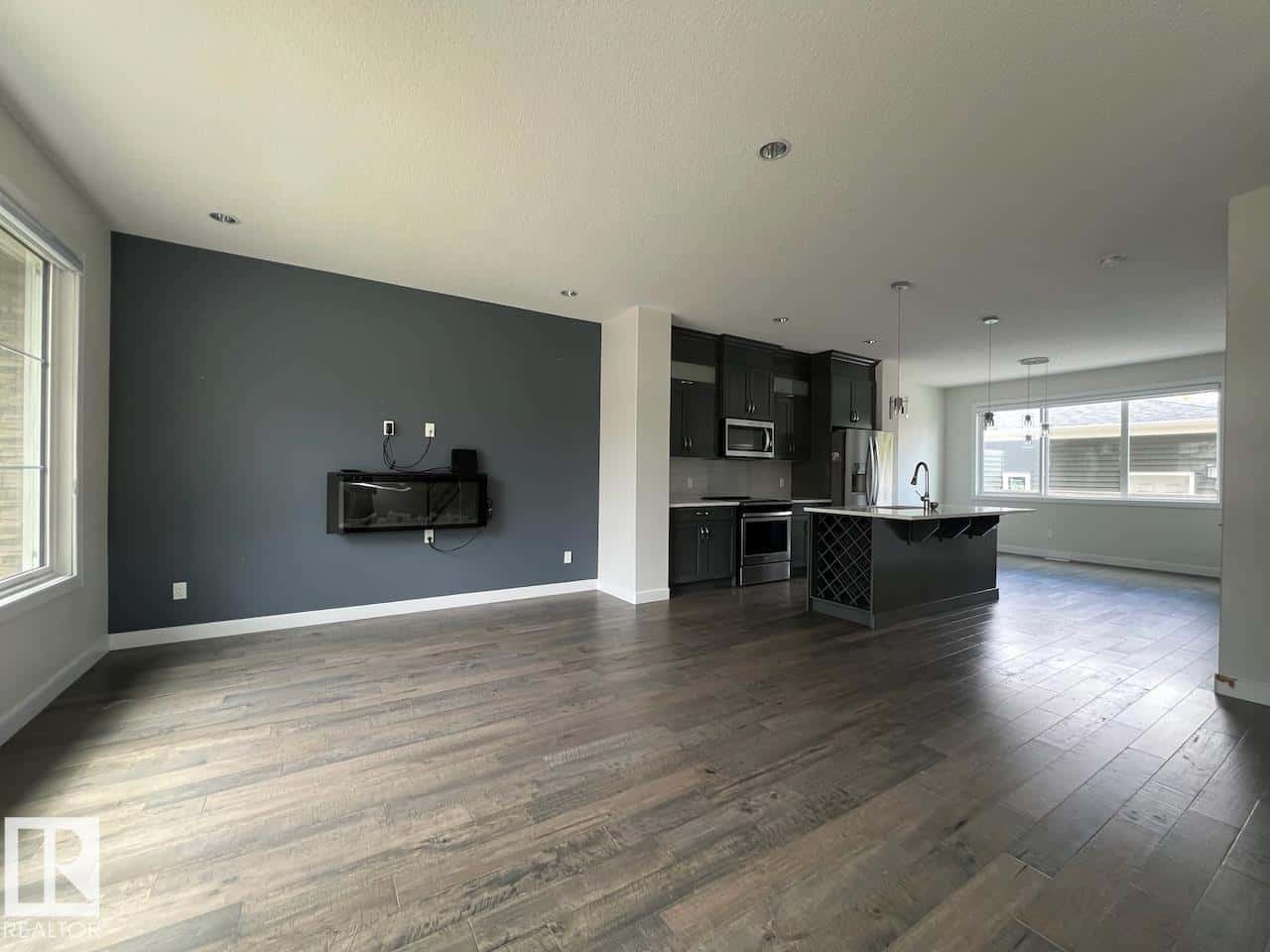 10574 62 AV NW — Edmonton - Photo 3 of 35