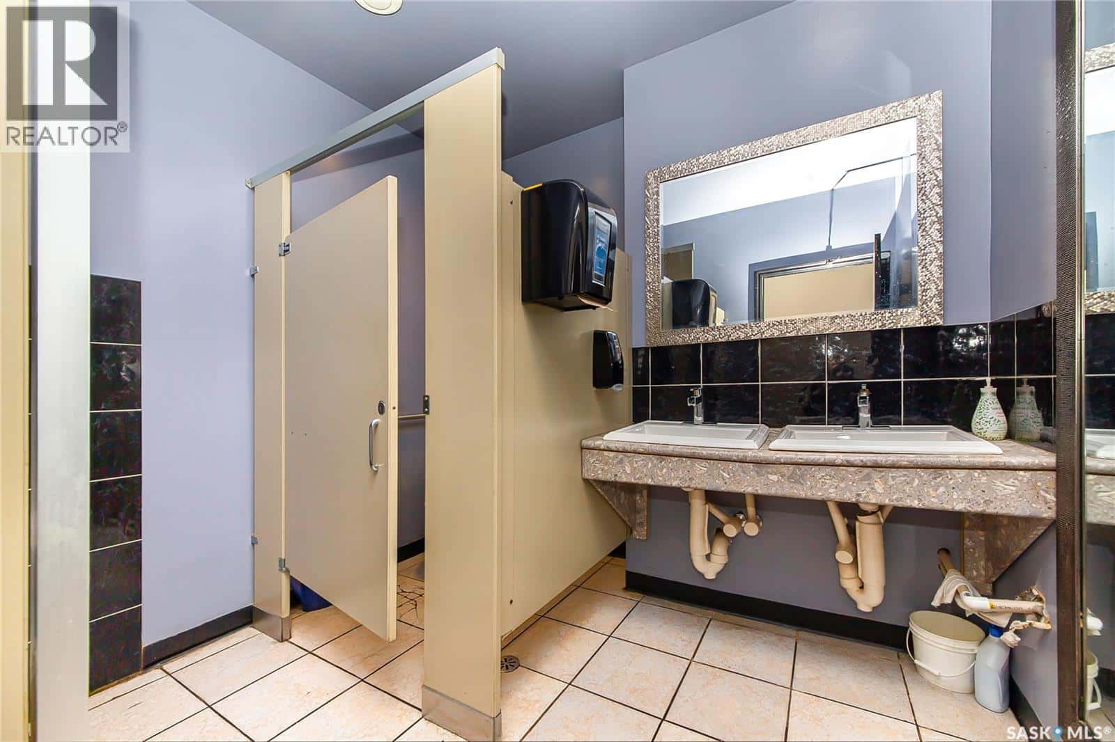 Saskatoon — Saskatoon - Photo 5 of 32