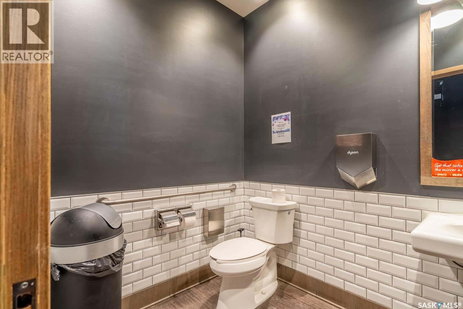 Regina — Regina - Photo 3 of 24