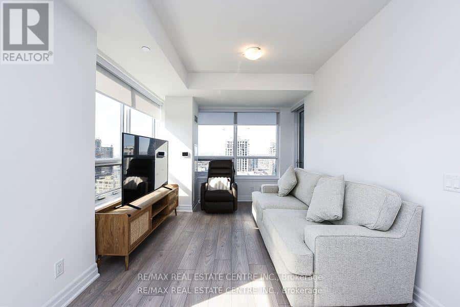 Mississauga (City Centre) — Mississauga (City Centre) - Photo 2 of 16