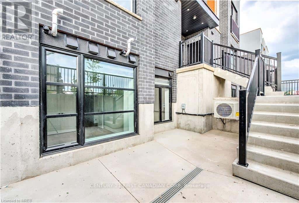 London South (South V) — London South (South V) - Photo 3 of 11