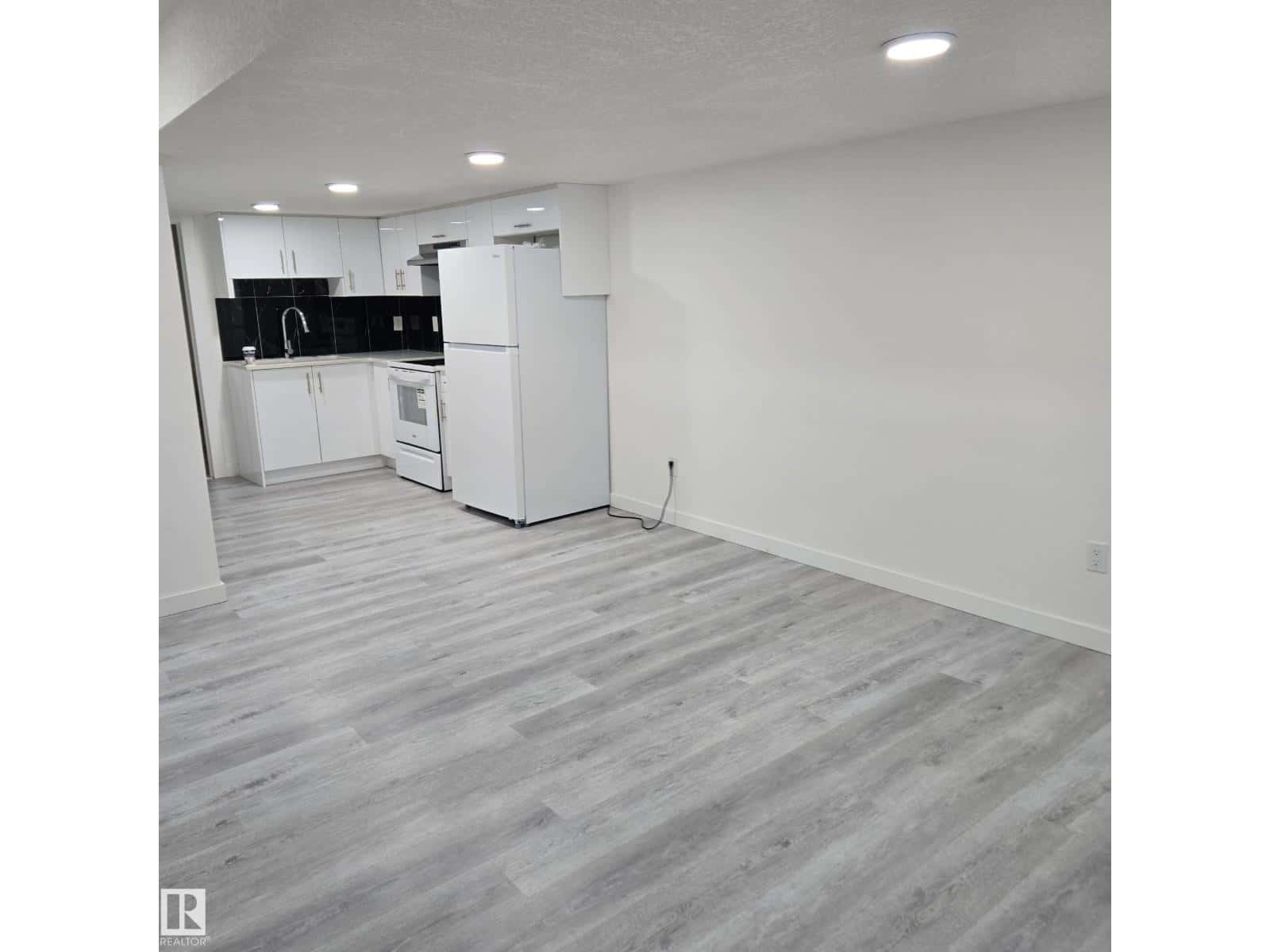 Edmonton — Edmonton - Photo 2 of 14