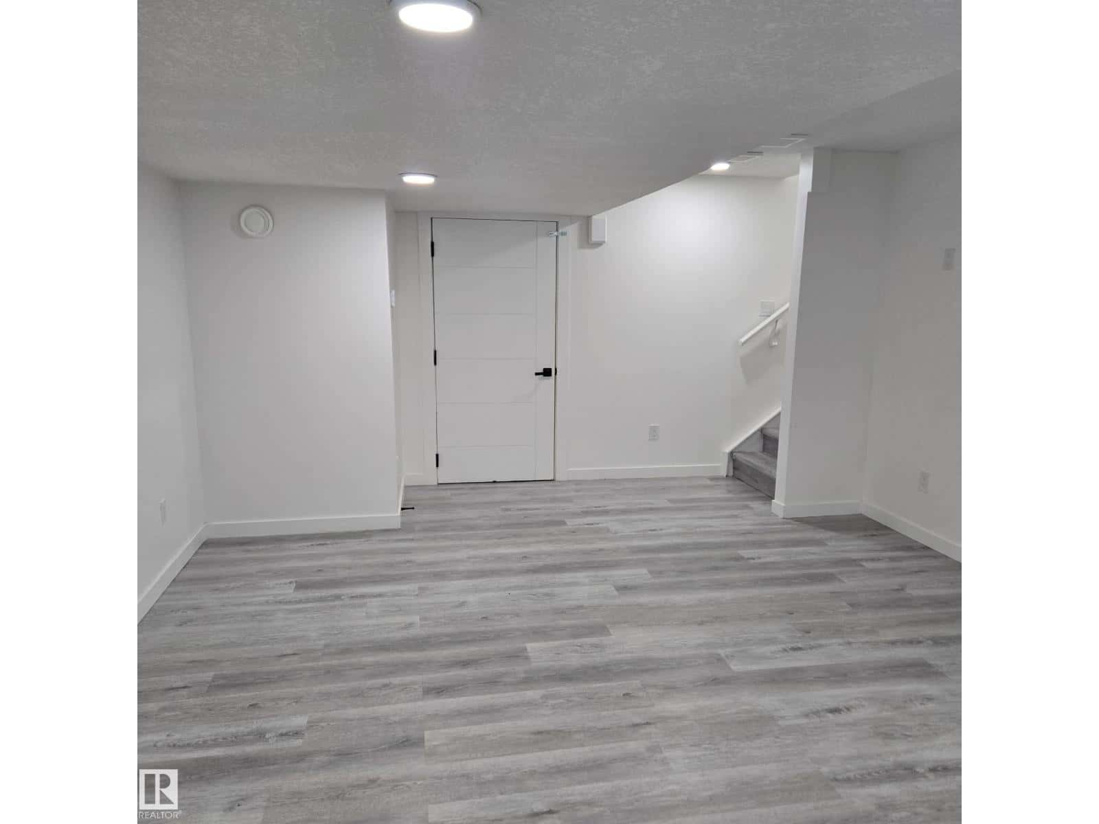 Edmonton — Edmonton - Photo 3 of 14