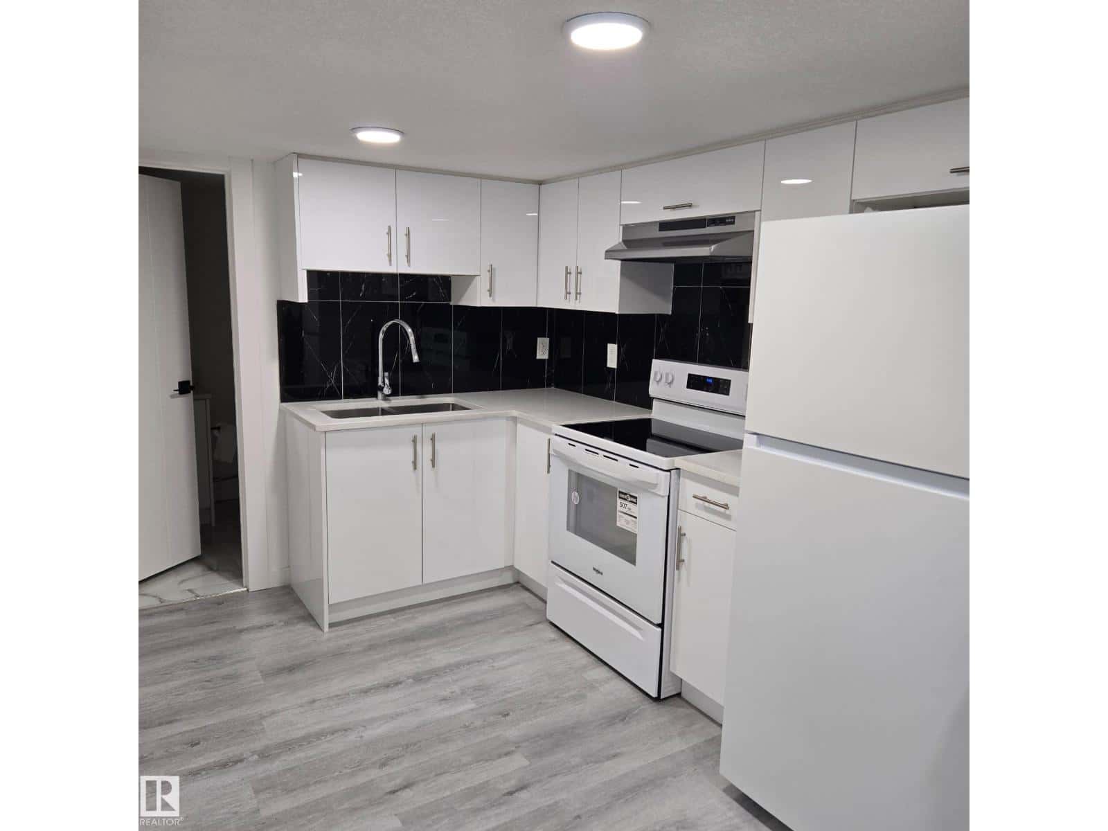 Edmonton — Edmonton - Photo 5 of 14