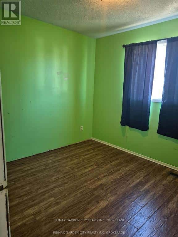 Thorold (Confederation Heights) — Thorold (Confederation Heights) - Photo 3 of 27