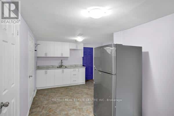 Oshawa (Central) — Oshawa (Central) - Photo 2 of 39