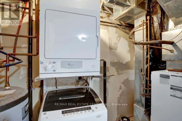 Oshawa (Central) — Oshawa (Central) - Photo 4 of 39