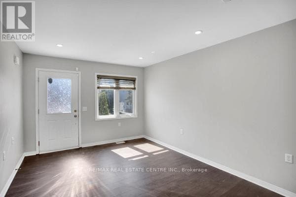 Oshawa (Central) — Oshawa (Central) - Main photo