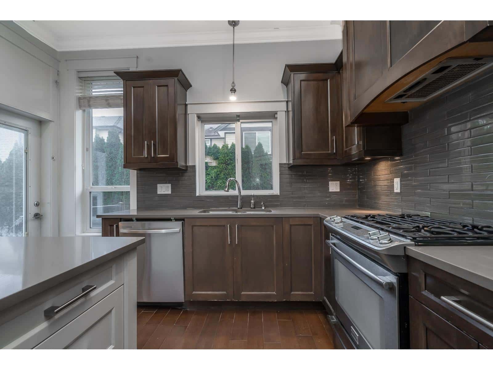 Surrey — Surrey - Photo 4 of 40