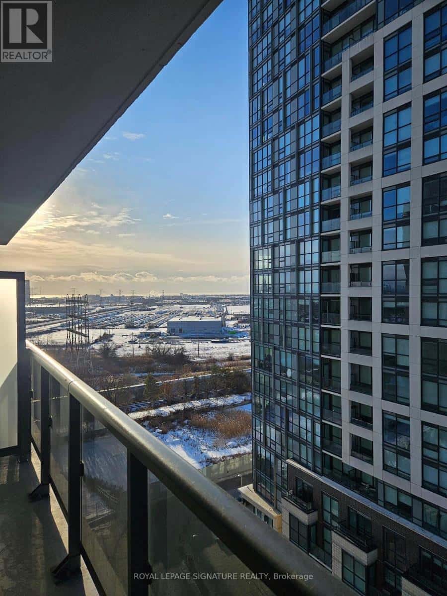 1011 - 30 SAMUEL WOOD WAY — Toronto (Islington-City Centre West) - Photo 3 of 14