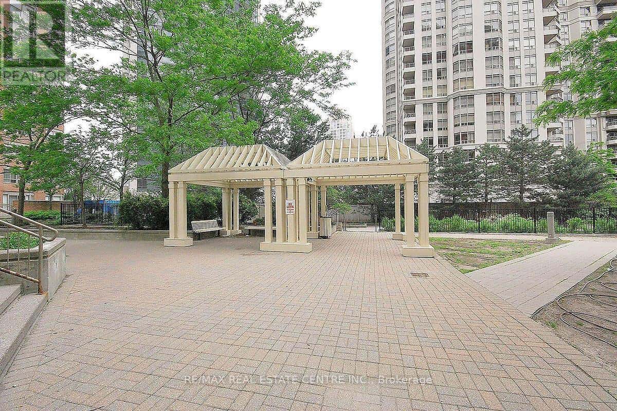 Mississauga (City Centre) — Mississauga (City Centre) - Photo 3 of 40