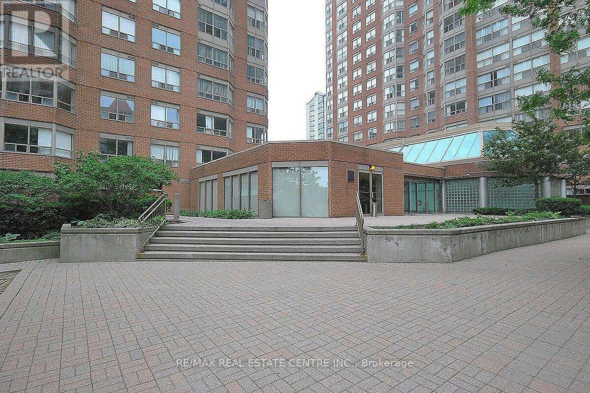 Mississauga (City Centre) — Mississauga (City Centre) - Photo 4 of 40