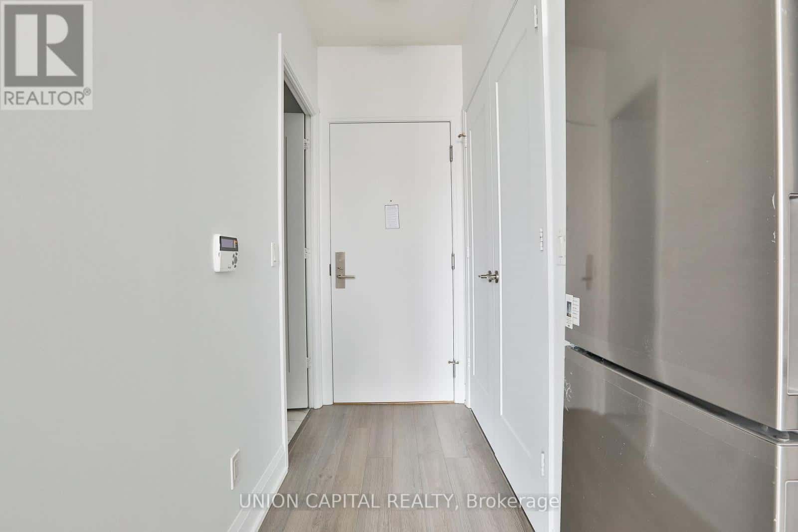 Toronto (Mimico) — Toronto (Mimico) - Photo 2 of 17