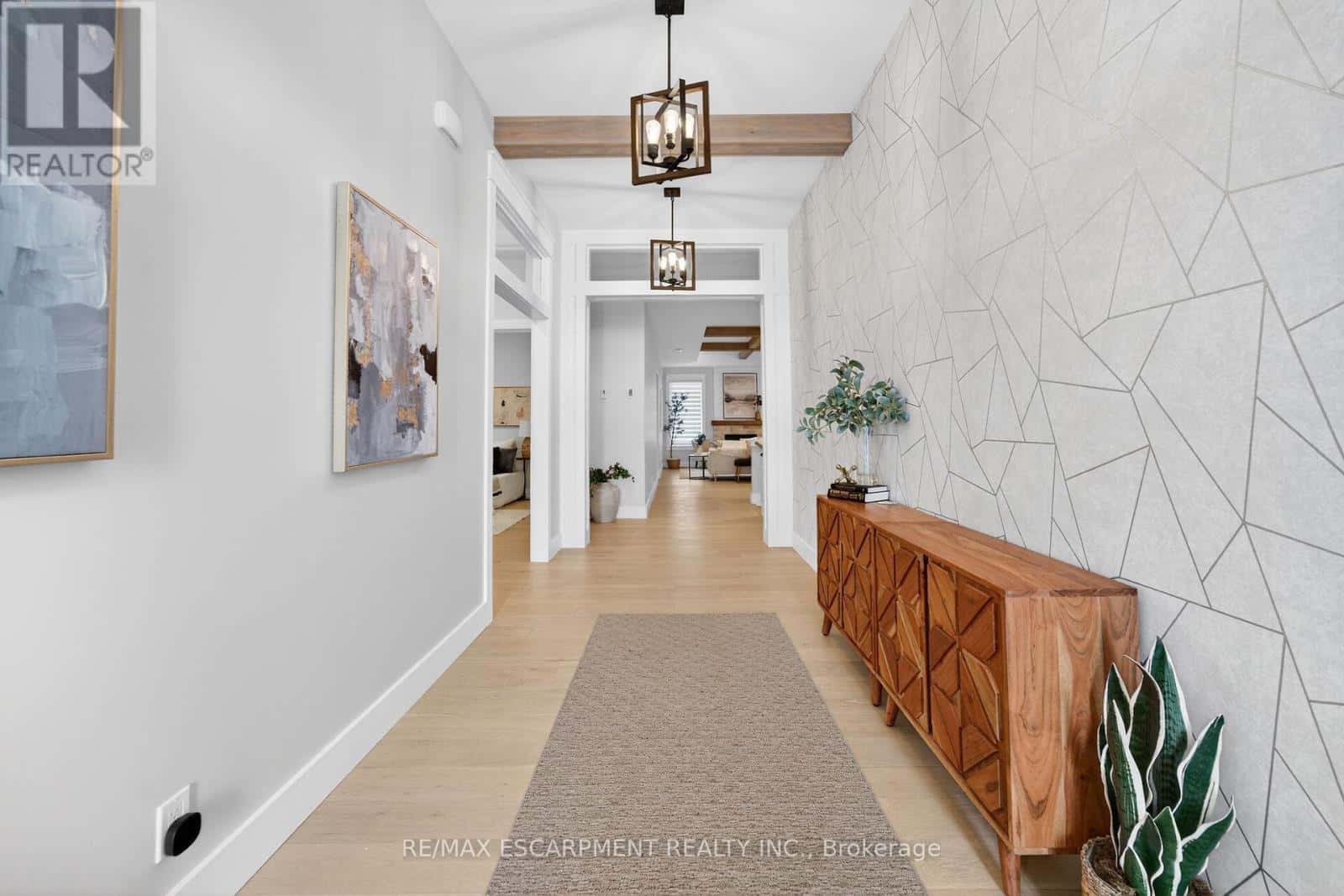 24 CRADDOCK Boulevard 23