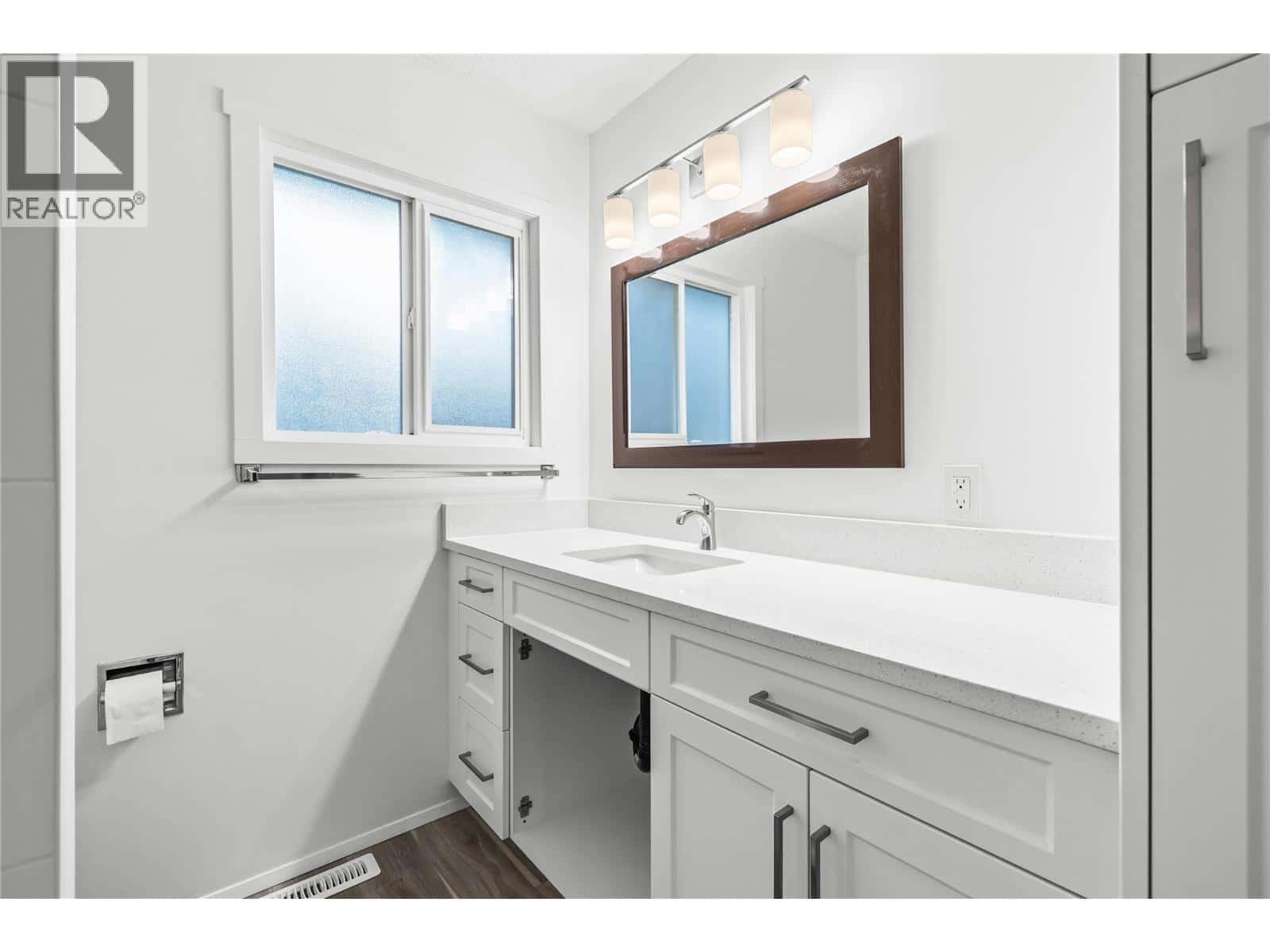 Kelowna — Kelowna - Photo 4 of 44