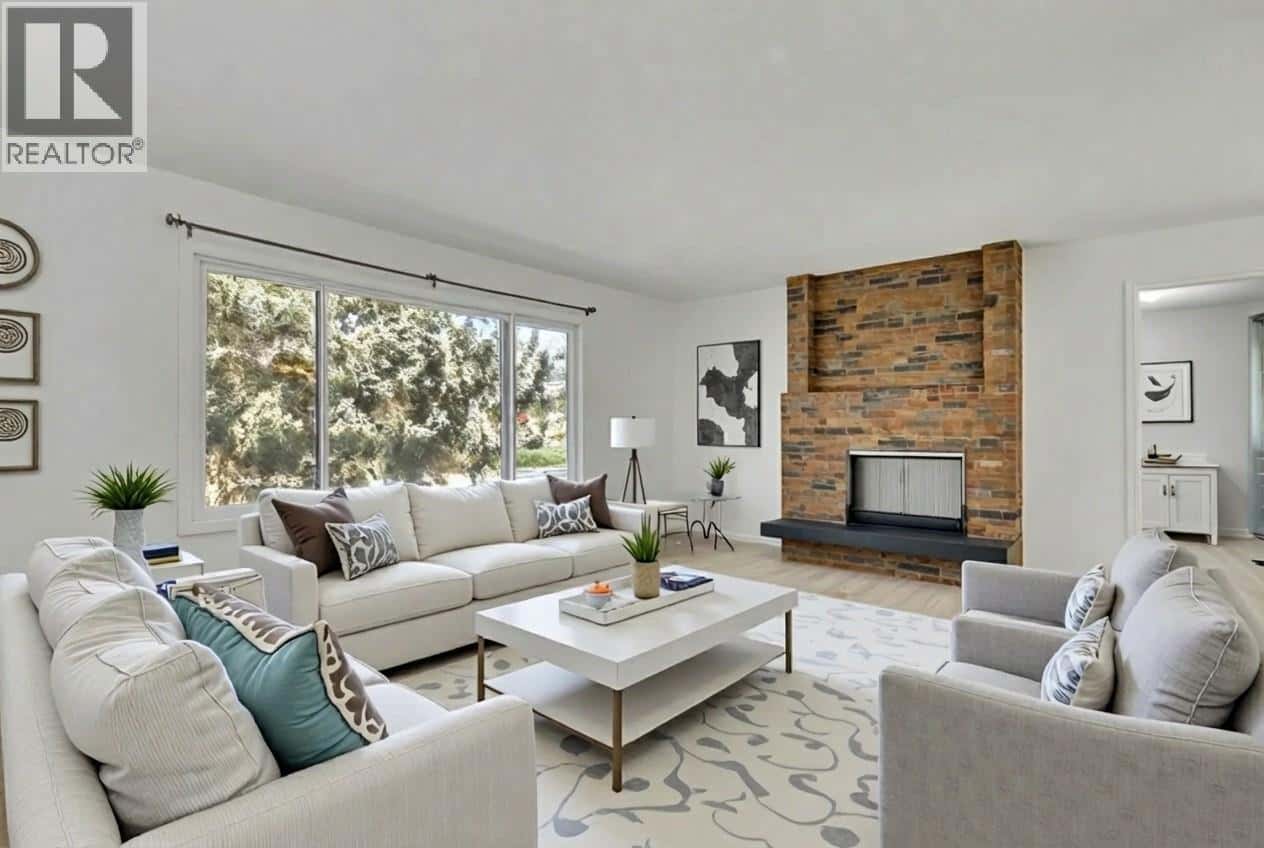 Kelowna — Kelowna - Photo 2 of 44