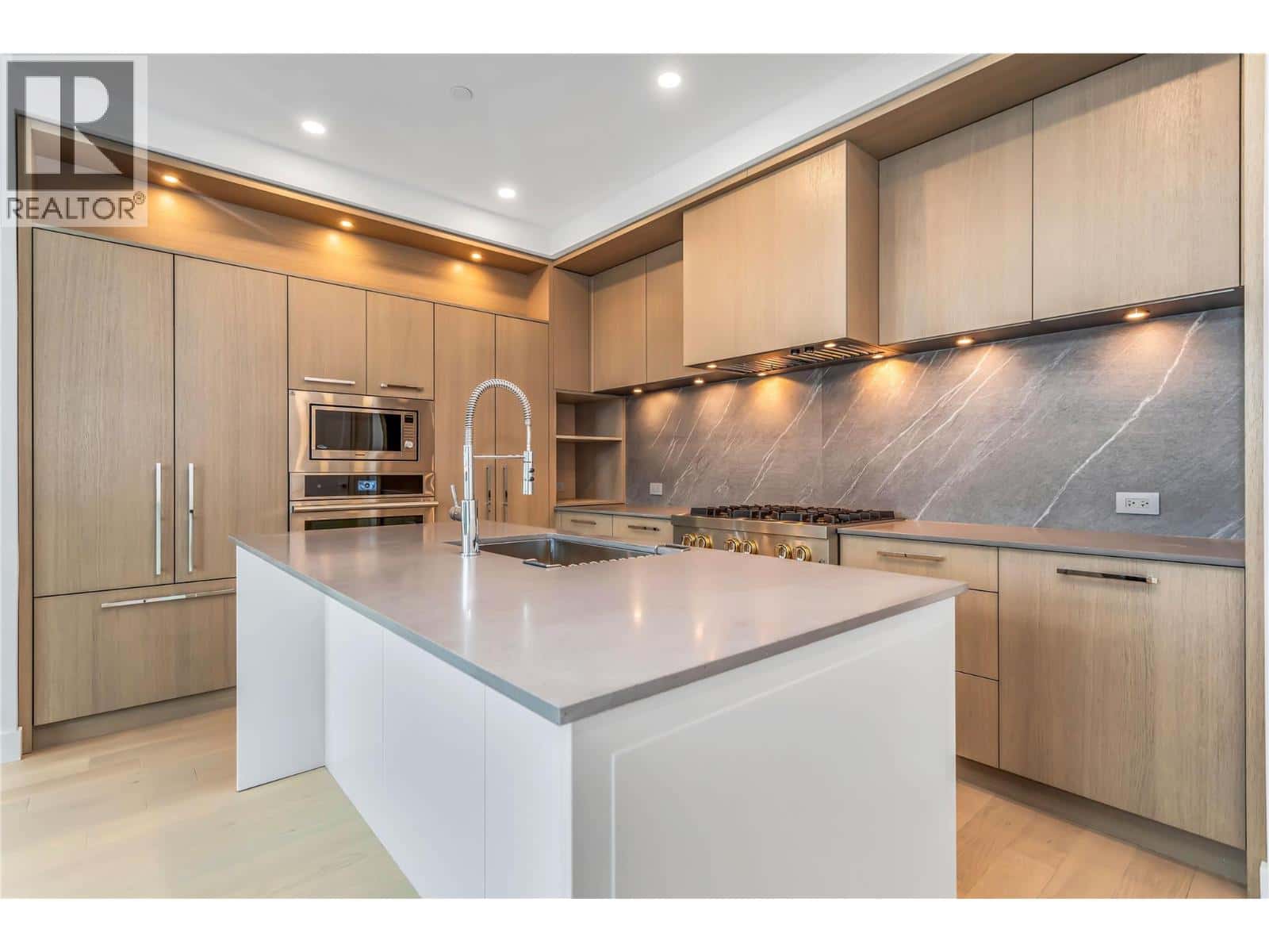 3409 Lakeshore Road Unit# PH S607 — Kelowna, British Columbia - Photo 5 of 71