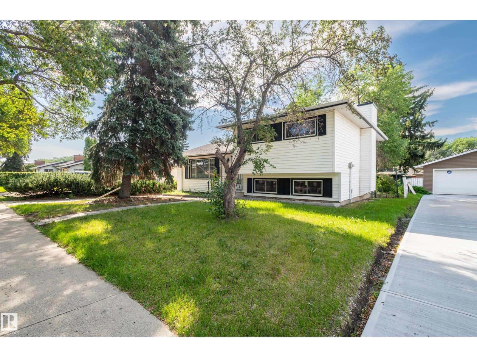 Edmonton — Edmonton - Photo 5 of 69