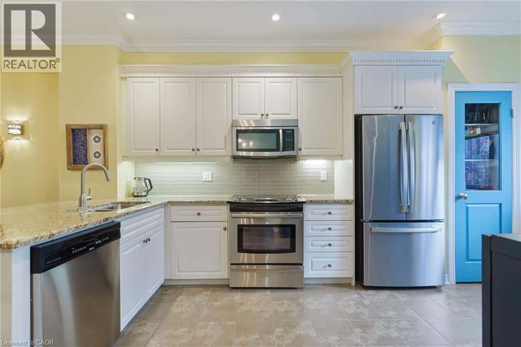 337 BEACH Boulevard Unit# 46 — Hamilton, Ontario - Photo 3 of 37