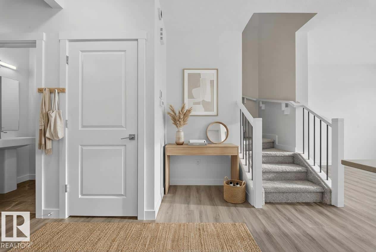 Edmonton — Edmonton - Photo 5 of 37