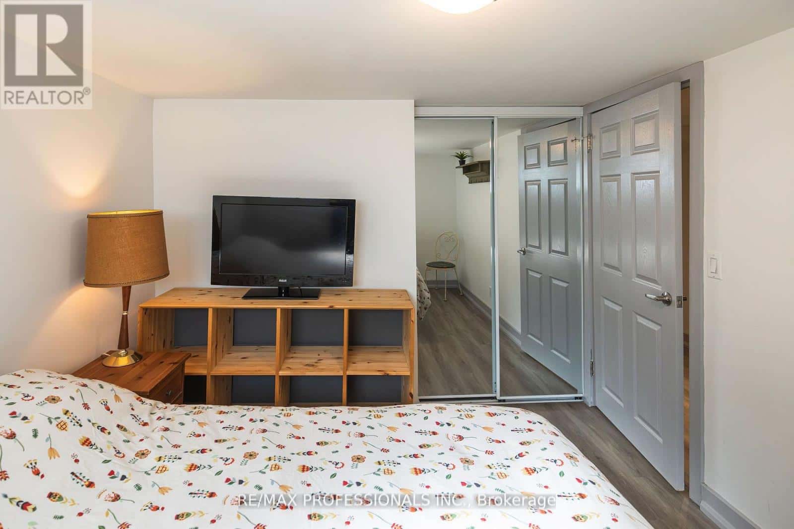 LOWER - 627 CHRISTIE STREET — Toronto (Wychwood) - Photo 3 of 12