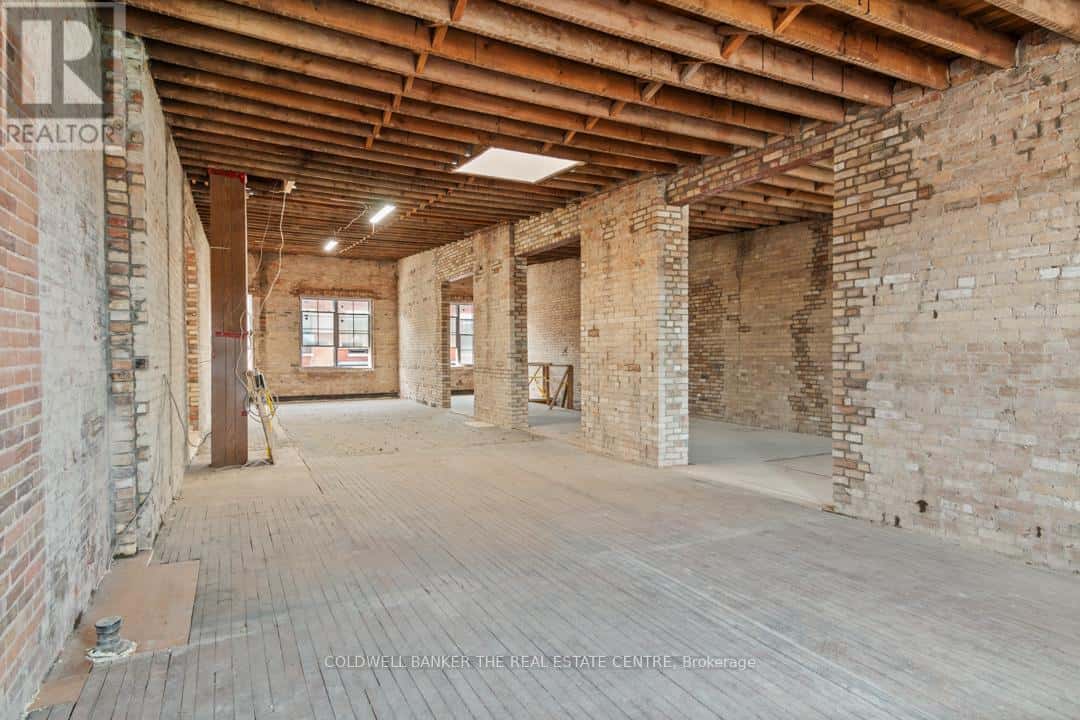 Newmarket (Central Newmarket) — Newmarket (Central Newmarket) - Photo 4 of 31