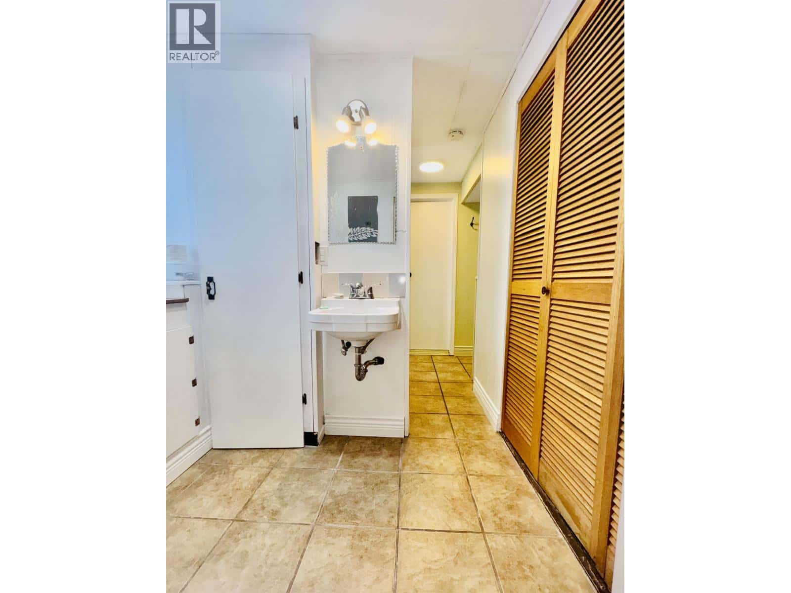 13 WREN STREET — Kitimat, British Columbia - Photo 4 of 17