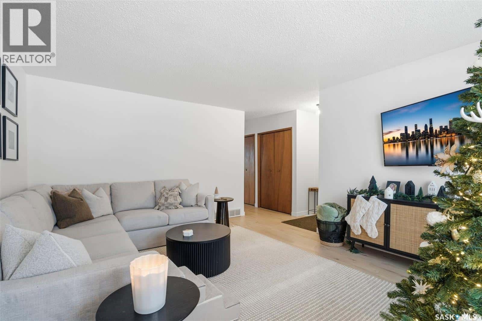 Saskatoon — Saskatoon - Photo 3 of 34