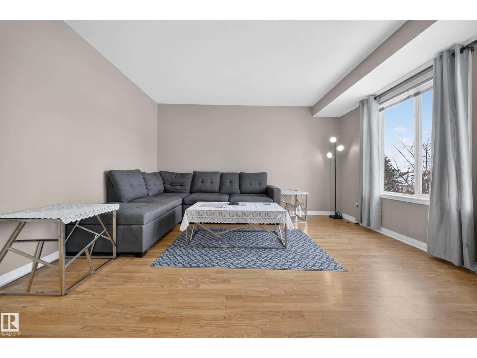 Edmonton — Edmonton - Photo 2 of 28