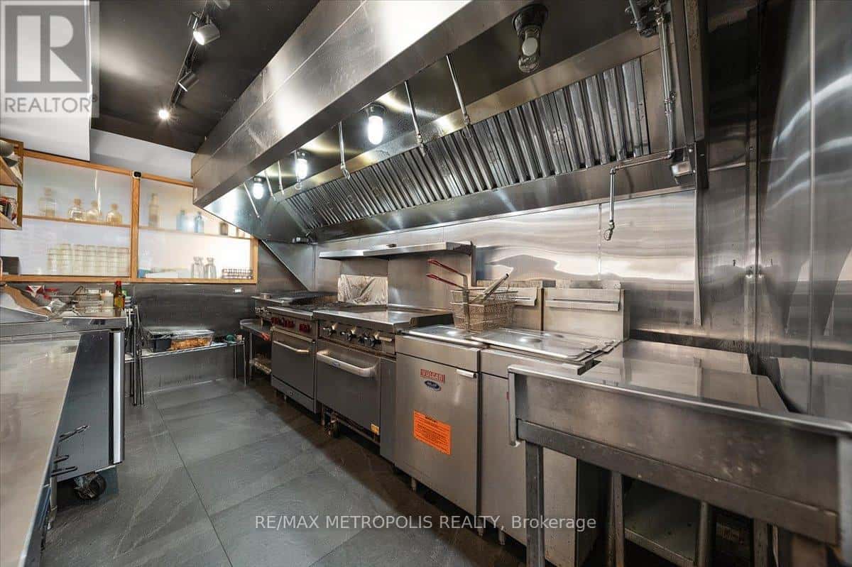 1226 KING STREET W — Toronto (South Parkdale) - Photo 3 of 17