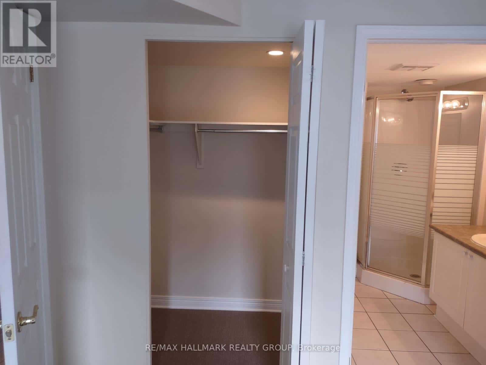 Ottawa — Ottawa - Photo 2 of 16