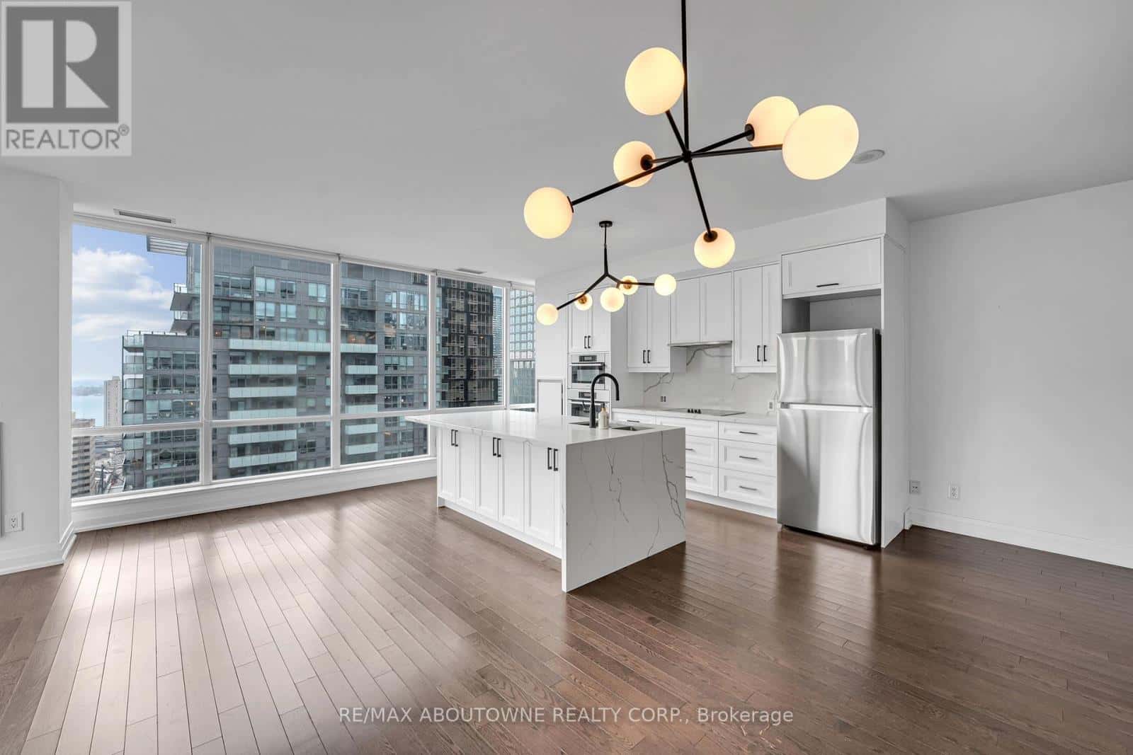 Toronto (Waterfront Communities) — Toronto (Waterfront Communities) - Photo 3 of 50