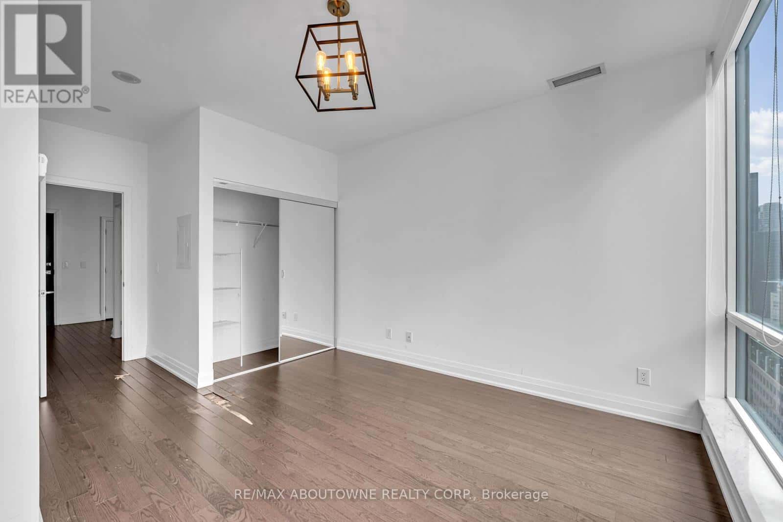 Toronto (Waterfront Communities) — Toronto (Waterfront Communities) - Photo 5 of 50