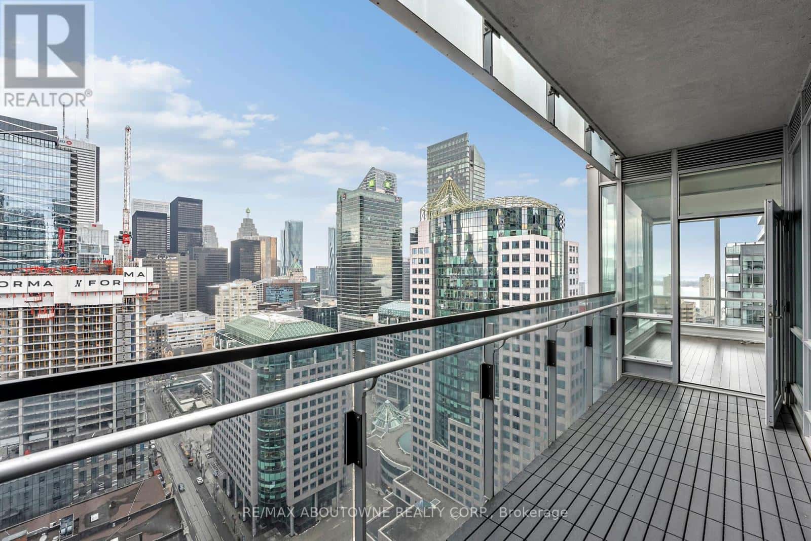 Toronto (Waterfront Communities) — Toronto (Waterfront Communities) - Photo 2 of 50