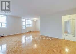 Toronto (North St. James Town) — Toronto (North St. James Town) - Photo 4 of 6