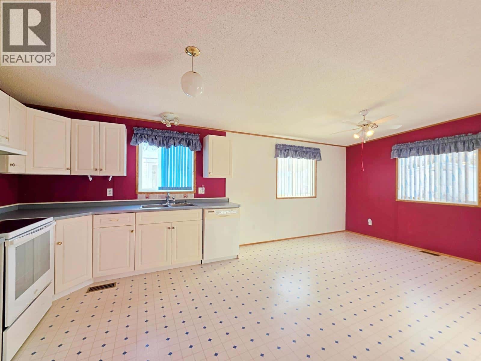 11 2121 BALSAM AVENUE — Quesnel, British Columbia - Photo 5 of 23