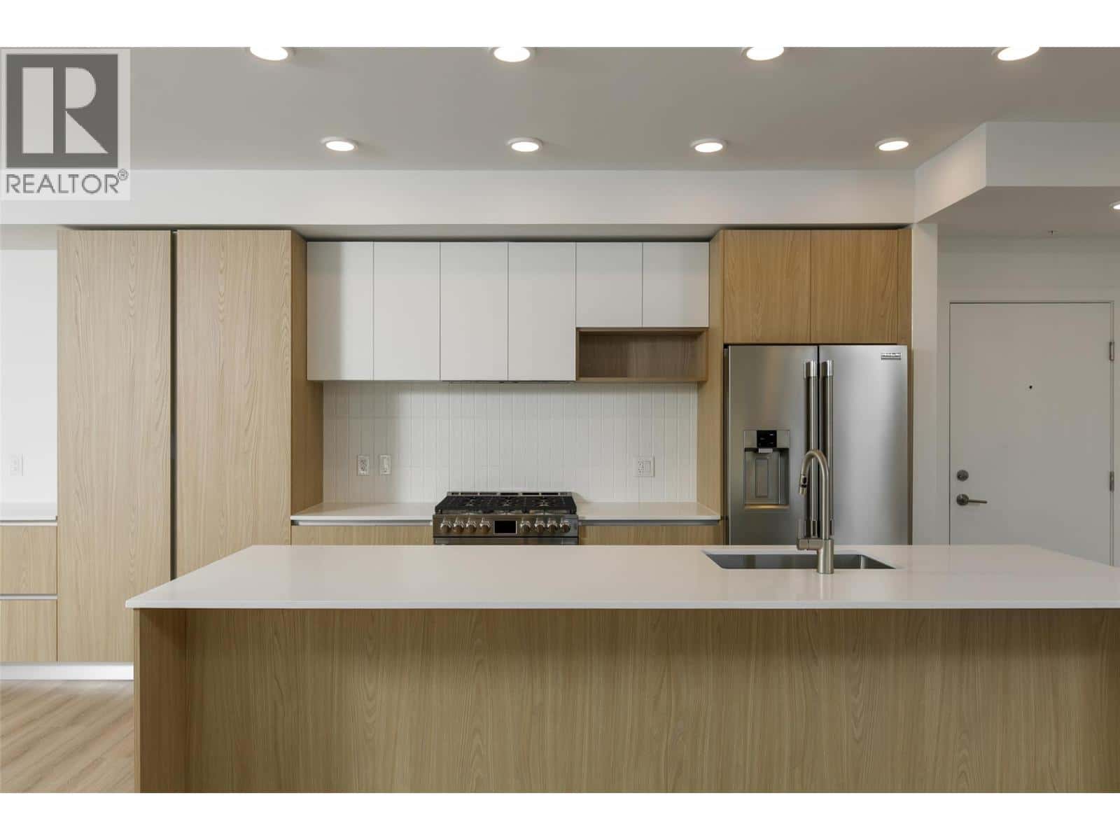 West Kelowna — West Kelowna - Photo 2 of 38