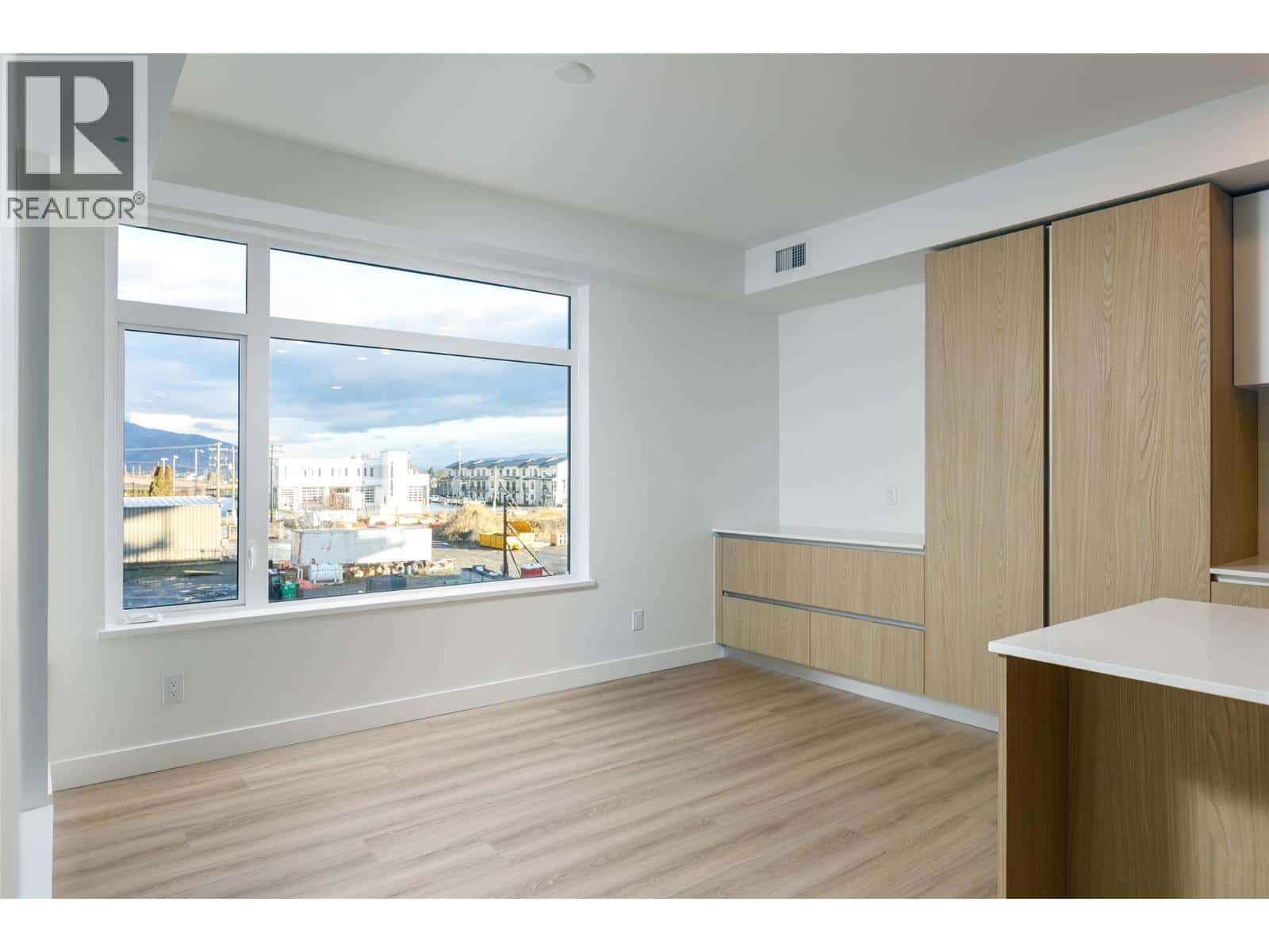 West Kelowna — West Kelowna - Photo 5 of 38