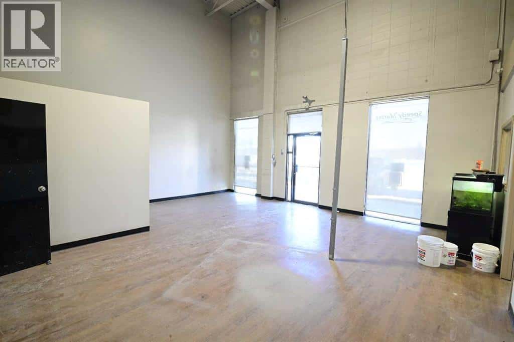 4-5, 7419 50 Avenue — Red Deer - Photo 3 of 15